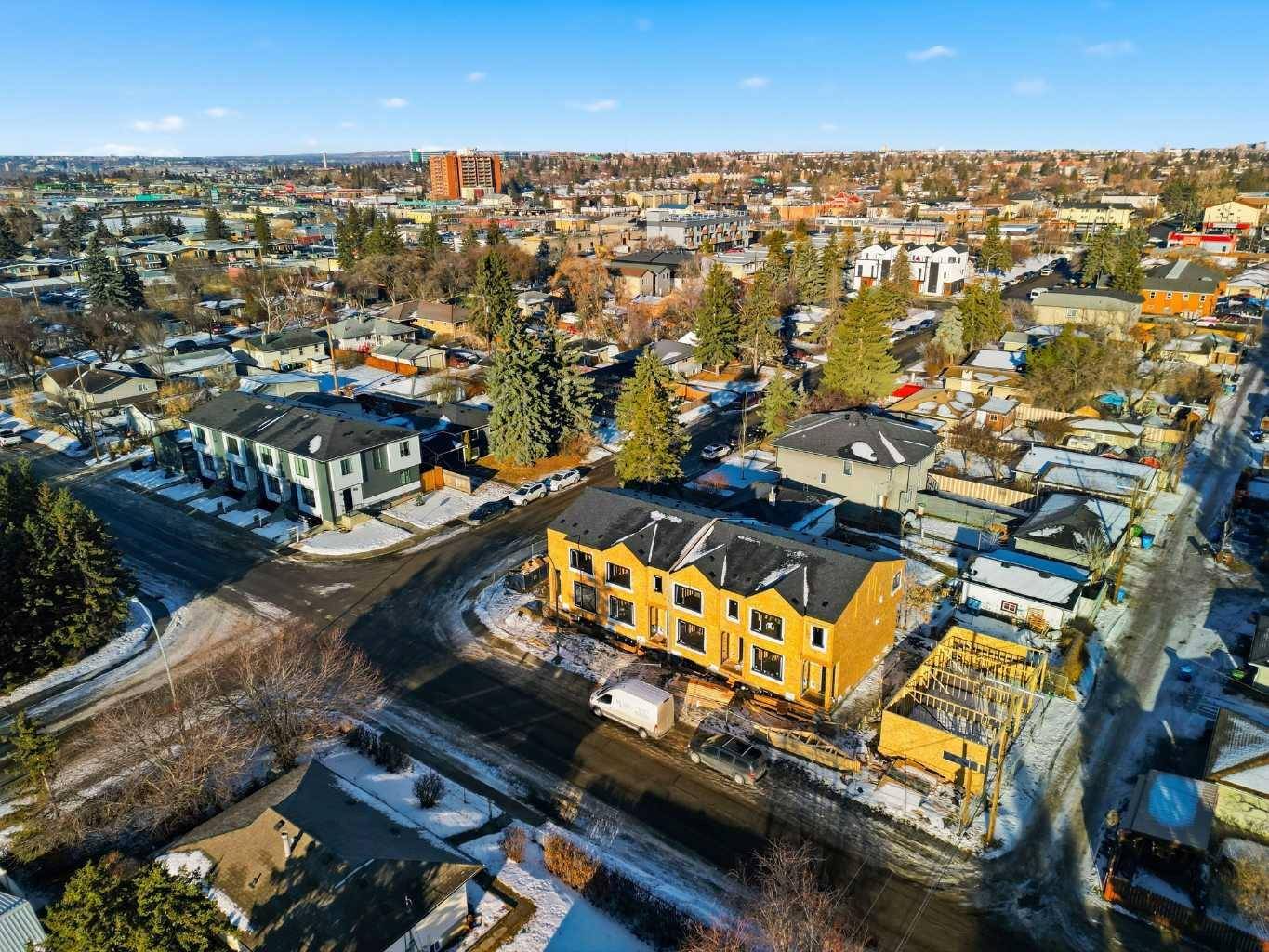 Calgary, AB T2B 0Z8,2240 38 ST SE