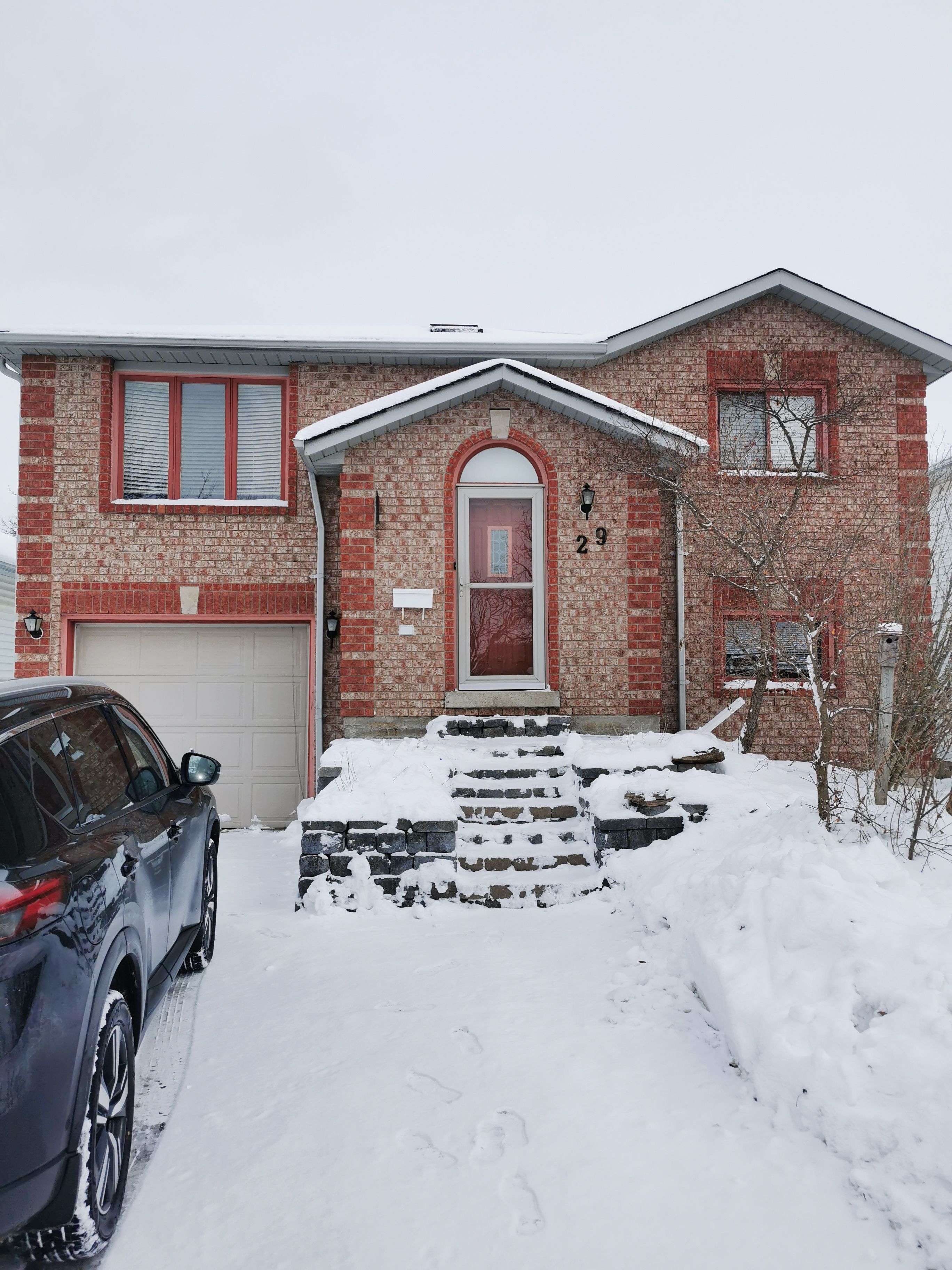 Barrie, ON L4N 7T8,29 Finlay RD
