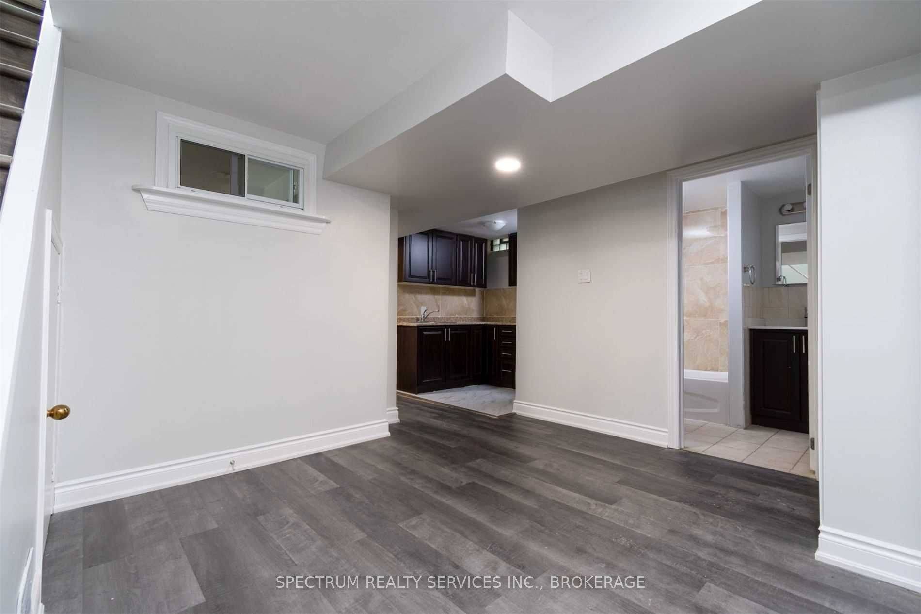 Brampton, ON L6Y 2L7,32 Verity CT #( Basement )