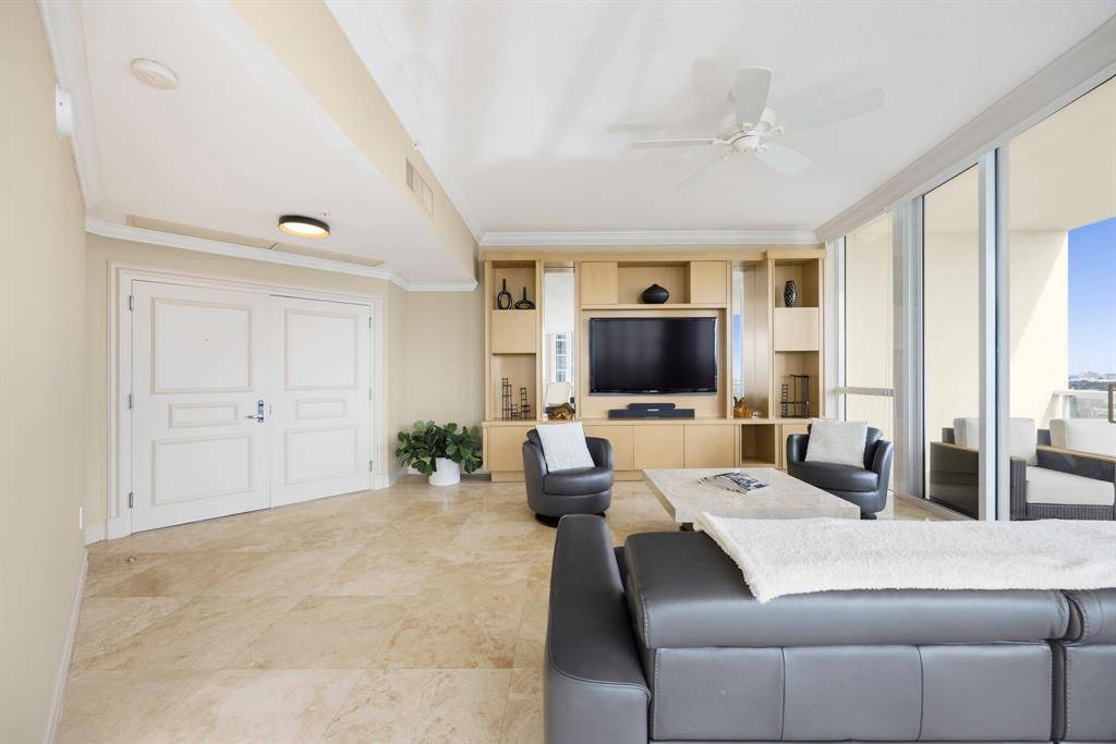 Fort Lauderdale, FL 33301,111 SE 8th Ave #PH-1701