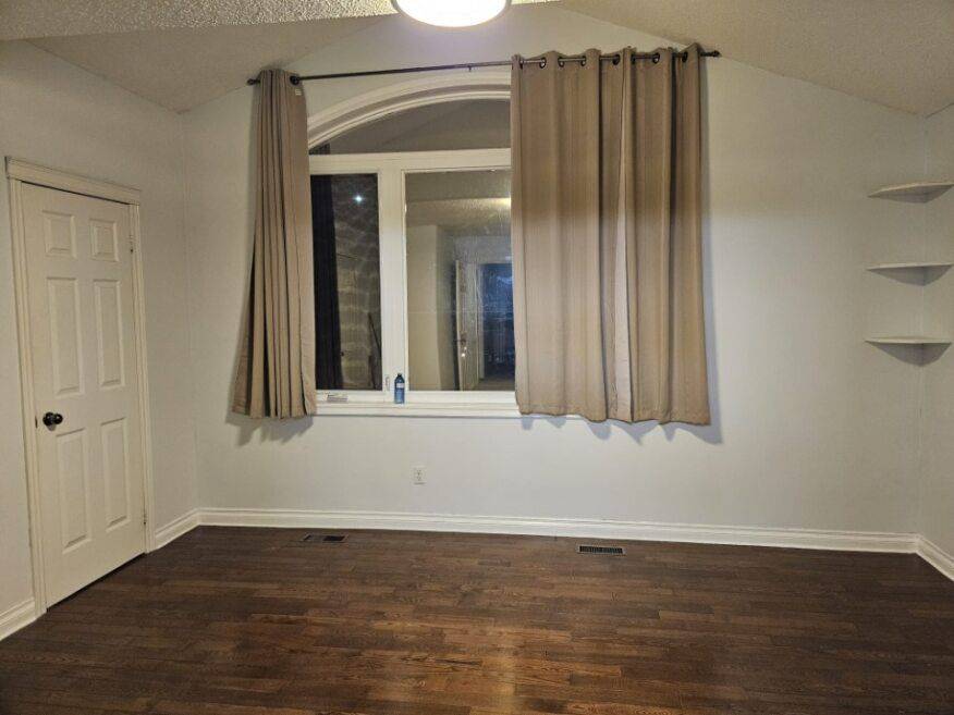 Mississauga, ON L5N 8A5,3299 Cactus Gate #Main & 2nd Floor