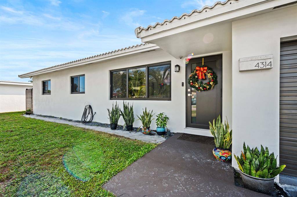 Hollywood, FL 33021,4314 Roosevelt St