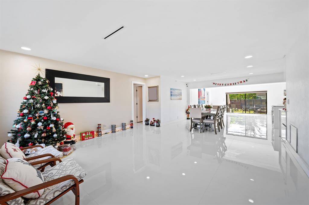 Hollywood, FL 33021,4314 Roosevelt St