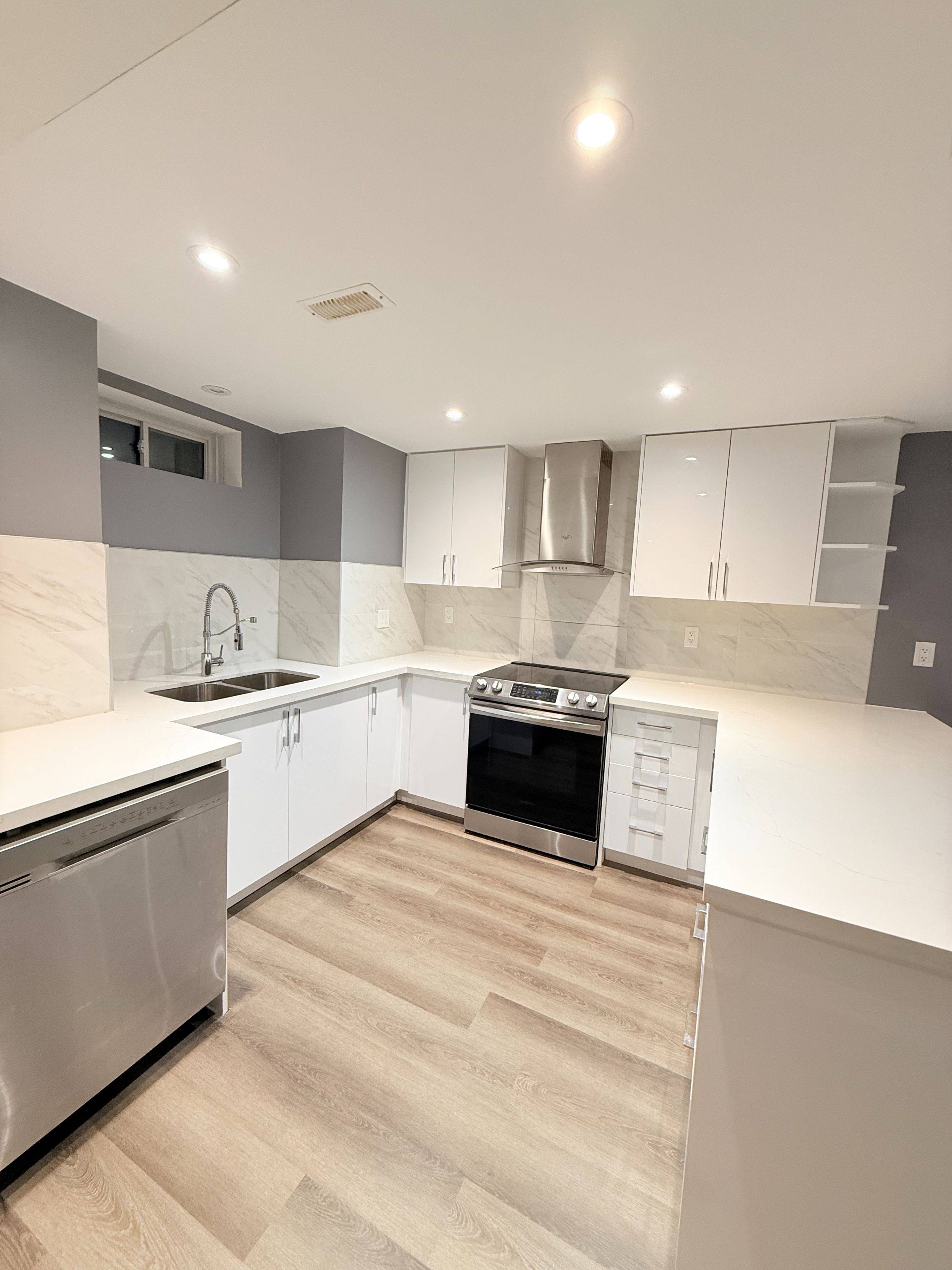 Mississauga, ON L5B 3M6,472 Parkview BLVD #BASEMENT