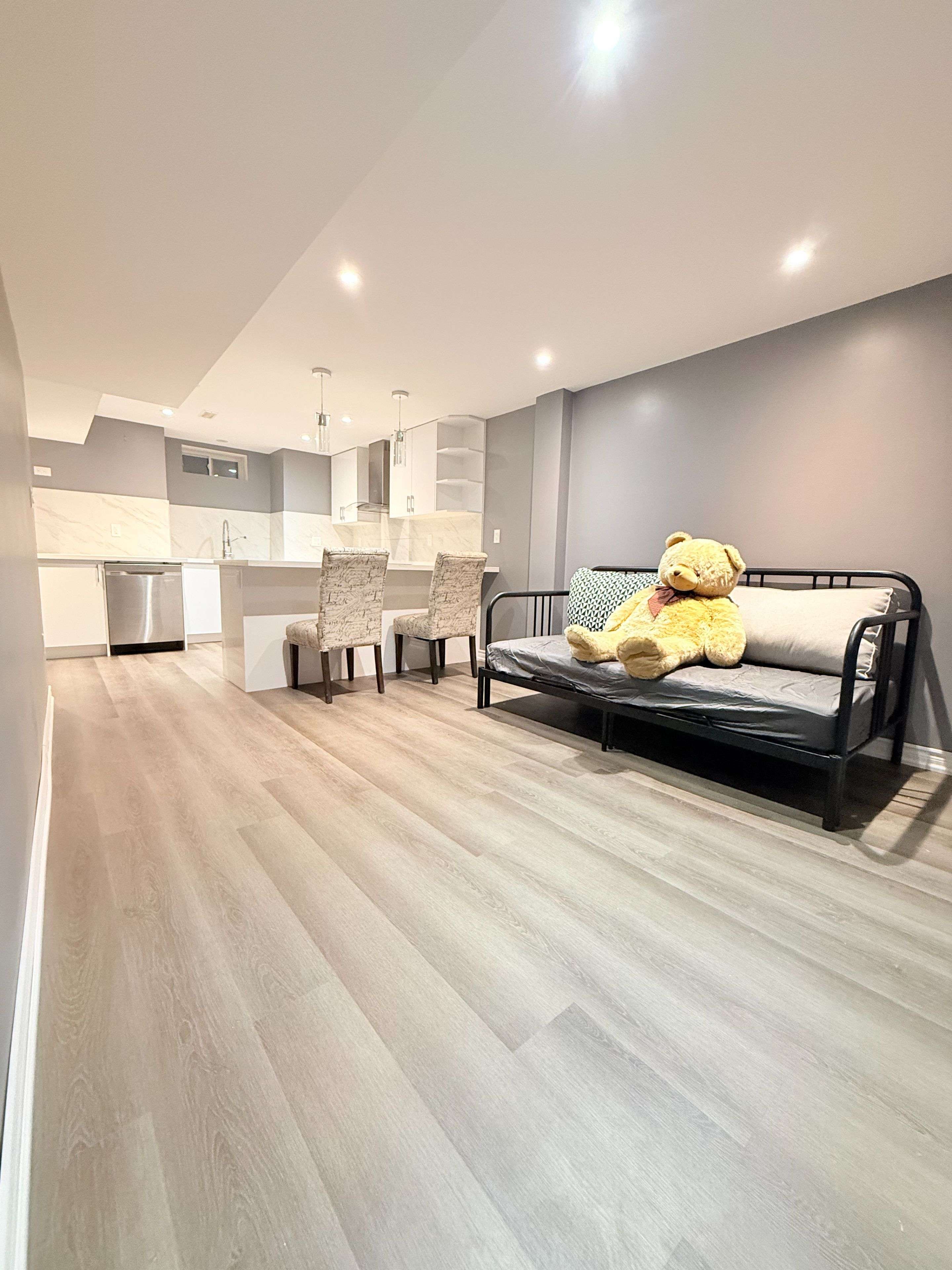 Mississauga, ON L5B 3M6,472 Parkview BLVD #BASEMENT