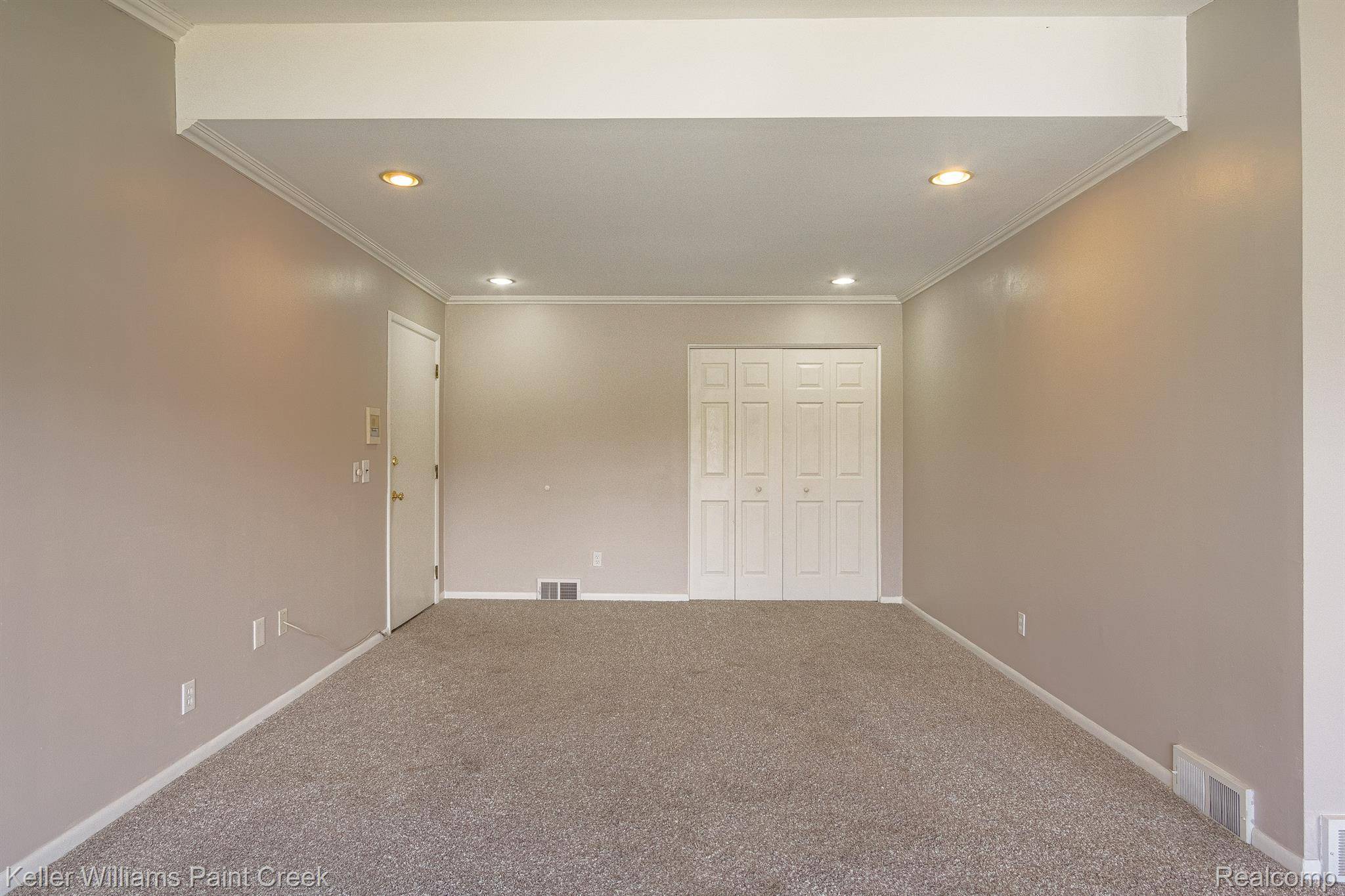 Birmingham, MI 48009,982 N ADAMS RD #6