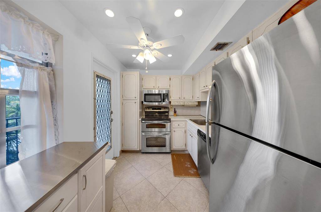 Pompano Beach, FL 33069,3000 N Palm Aire Dr #302