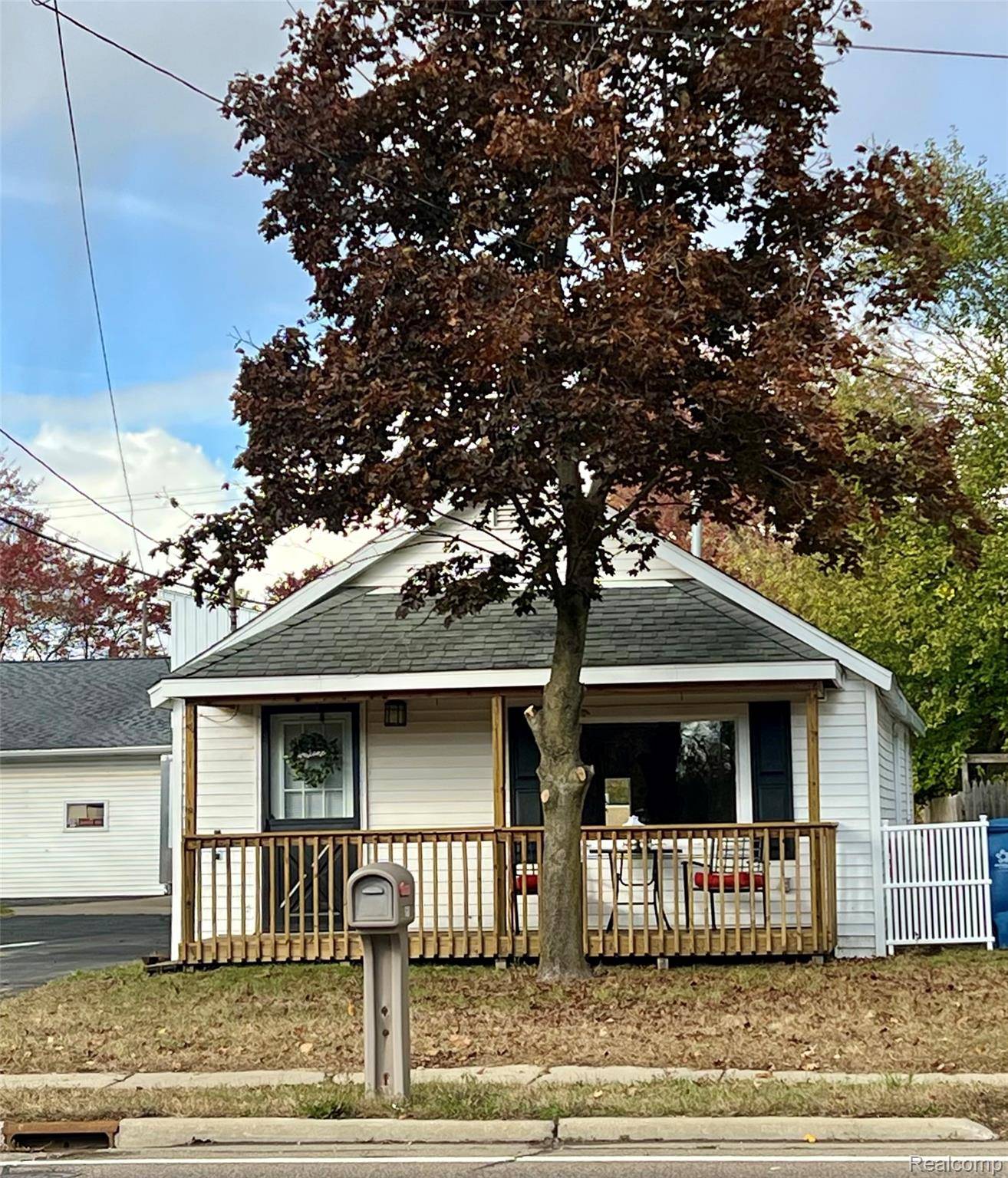 Montrose, MI 48457,165 E State ST