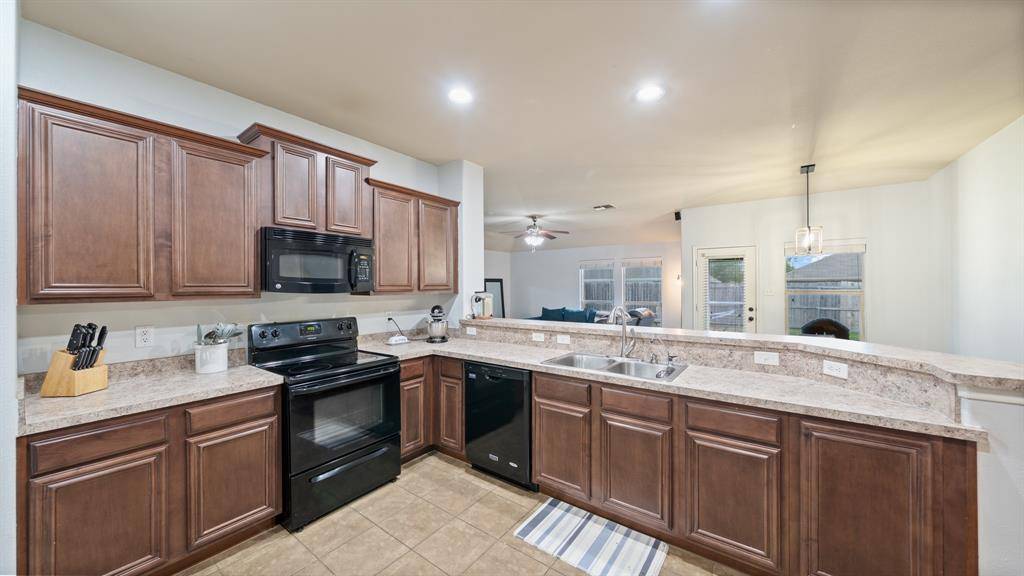 Heartland, TX 75126,2005 Sterling Gate Drive