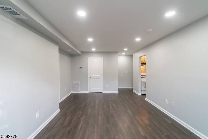 Edison Twp., NJ 08817,106 College Dr #106