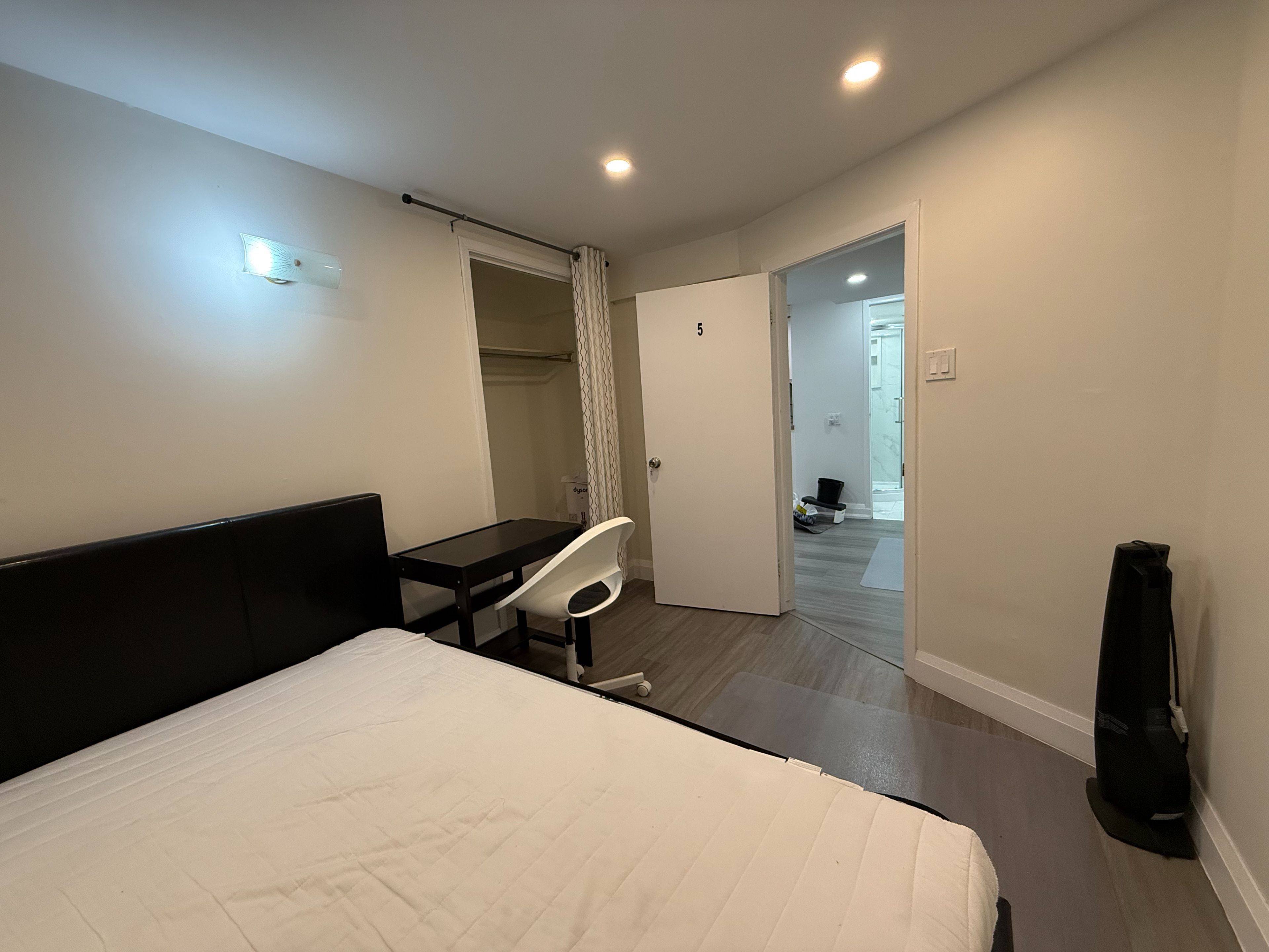 Toronto C15, ON M2H 3H1,92 Loganberry CRES #Bsmt