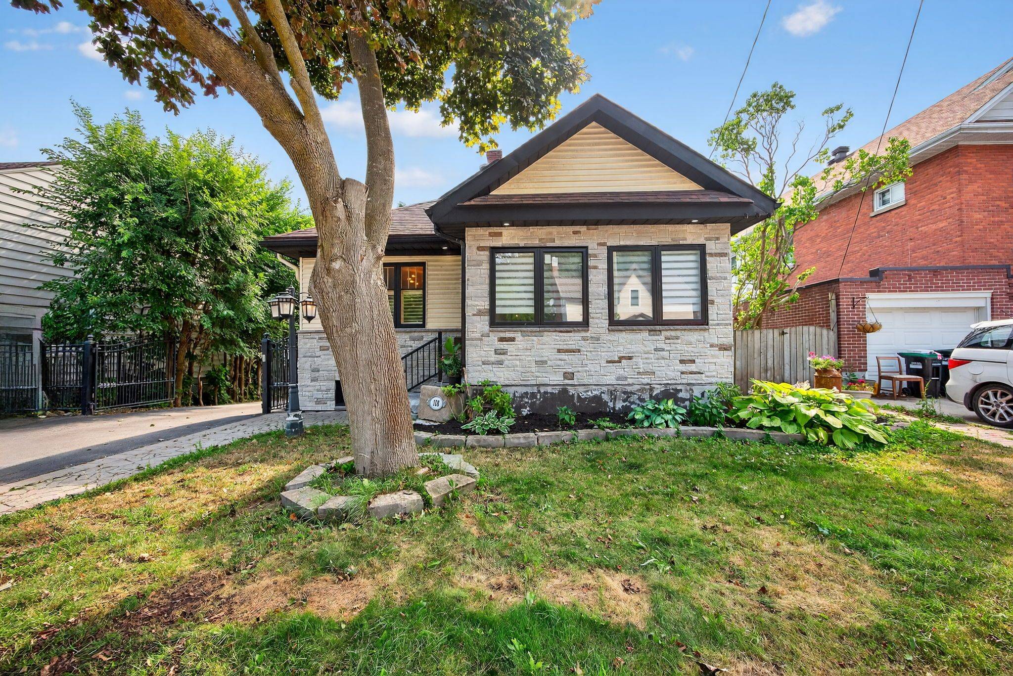 Barrie, ON L4M 3H7,108 Owen ST