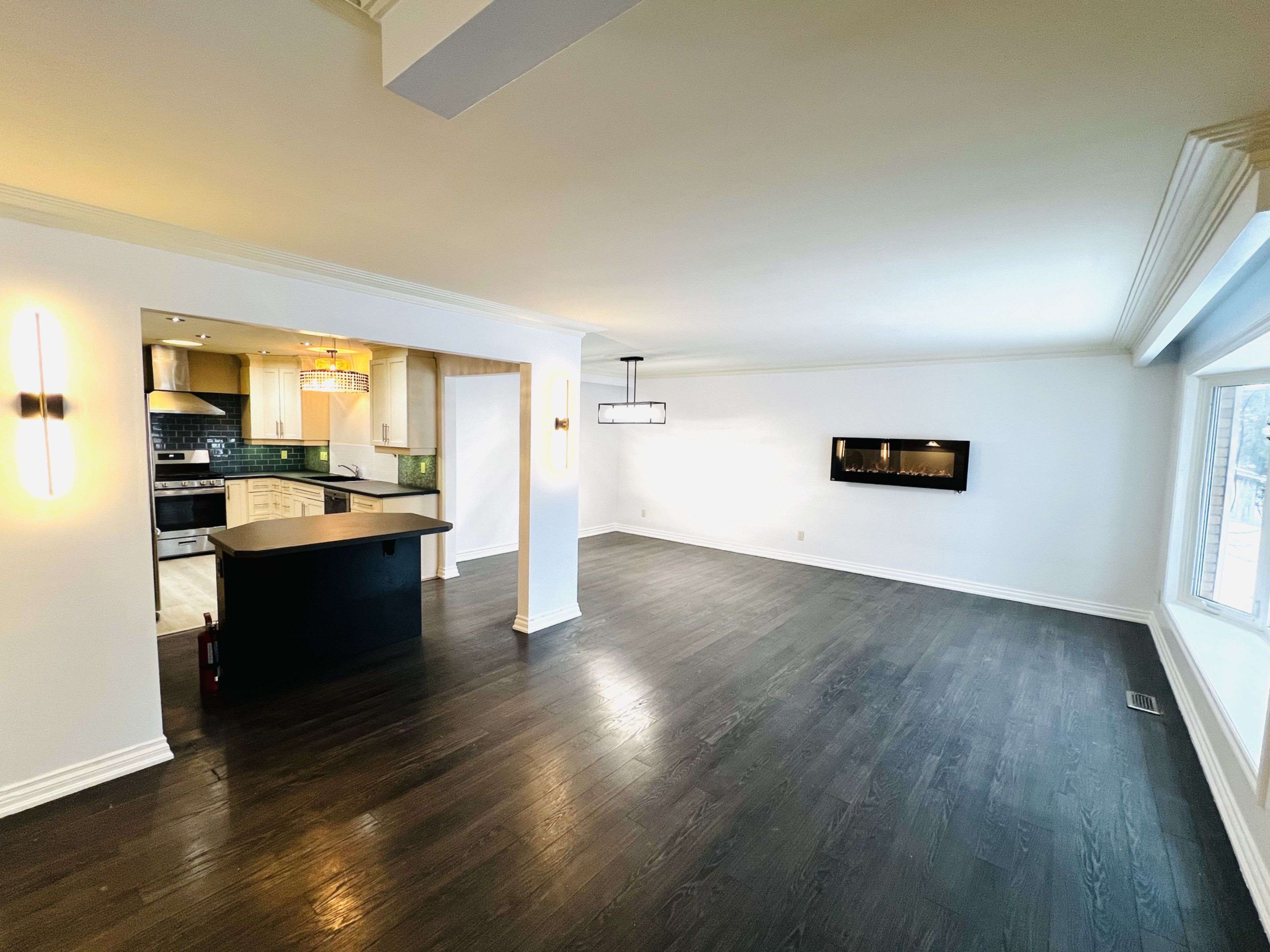 Barrie, ON L4M 2E7,48 Steel ST #MAIN