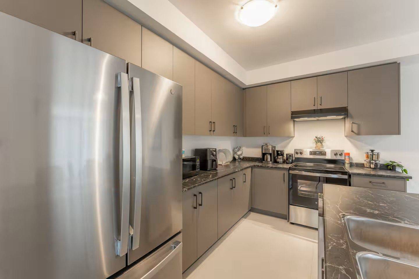 Thorold, ON L2V 0B8,120 Velvet WAY