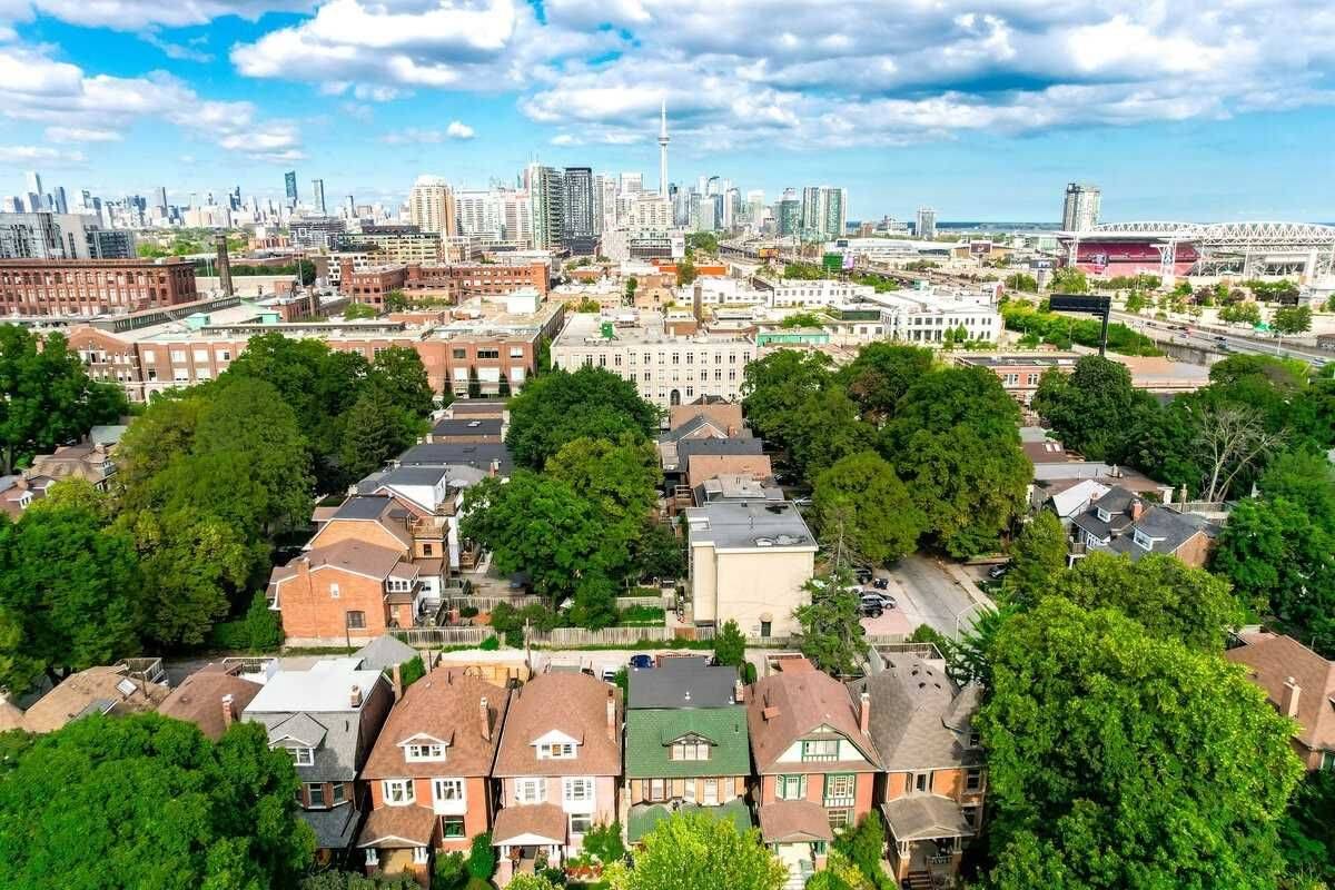 Toronto W01, ON M6K 2E9,31 Tyndall AVE #301