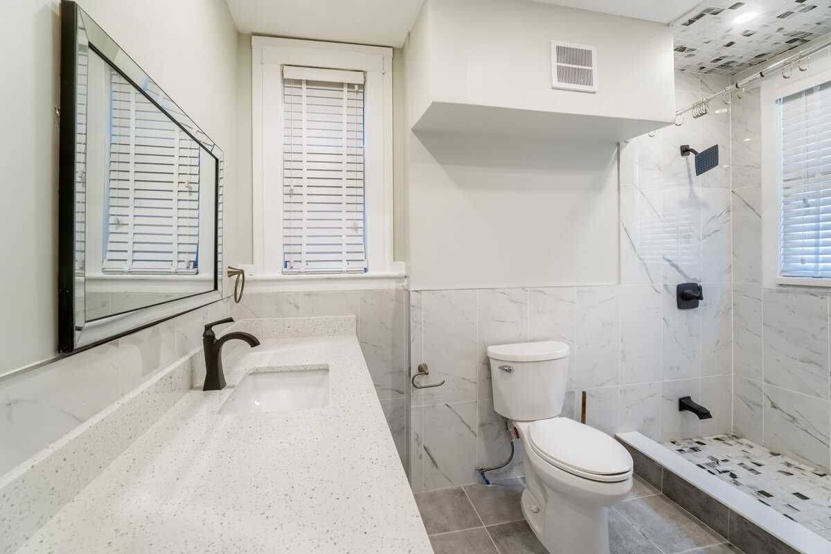 Toronto W01, ON M6K 2E9,31 Tyndall AVE #301