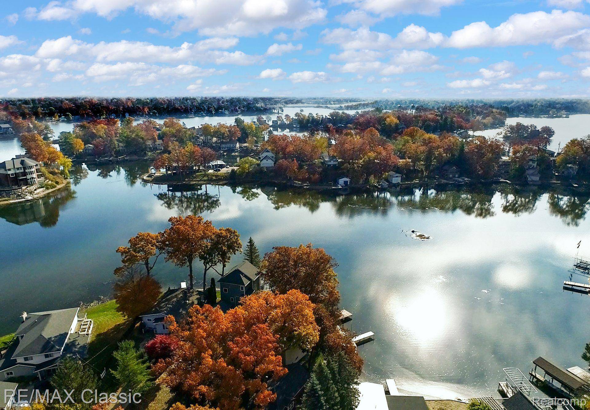 Lake Orion, MI 48362,512 FERNHURST CT