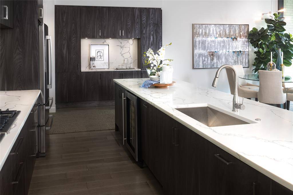 Dallas, TX 75201,2120 Olive Street #1007