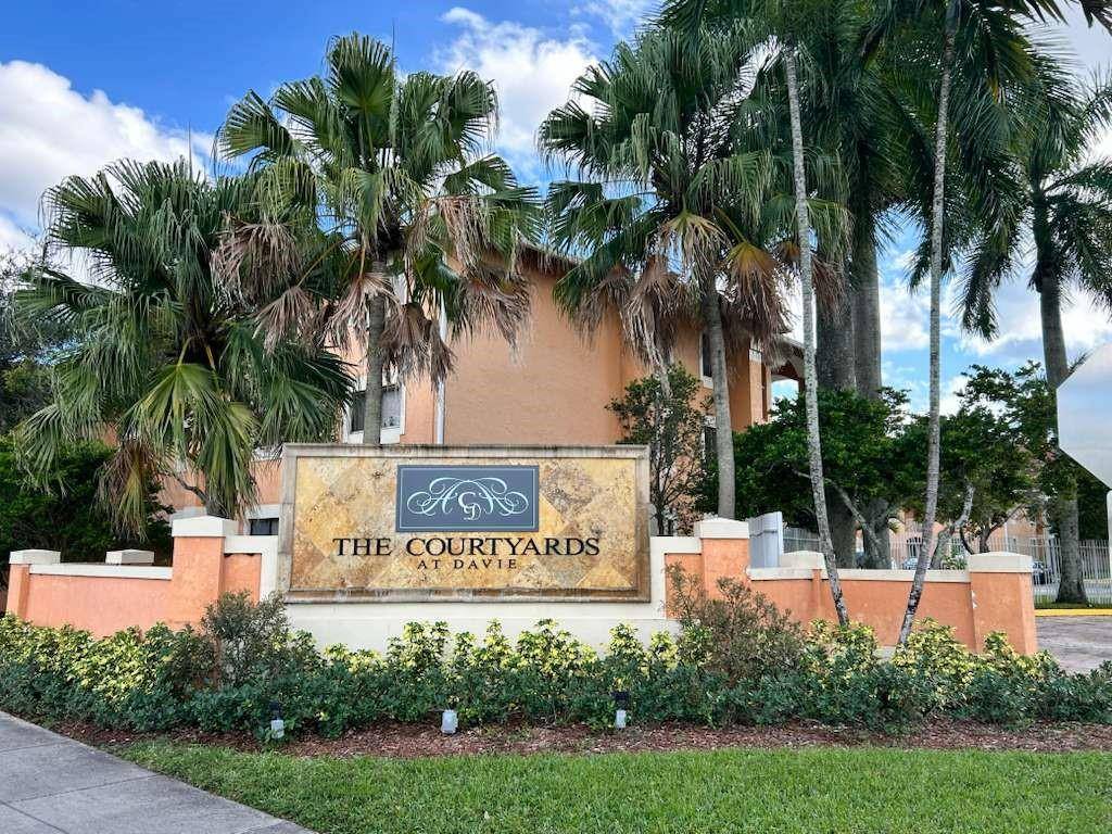Davie, FL 33314,6900 SW 39th St #305J