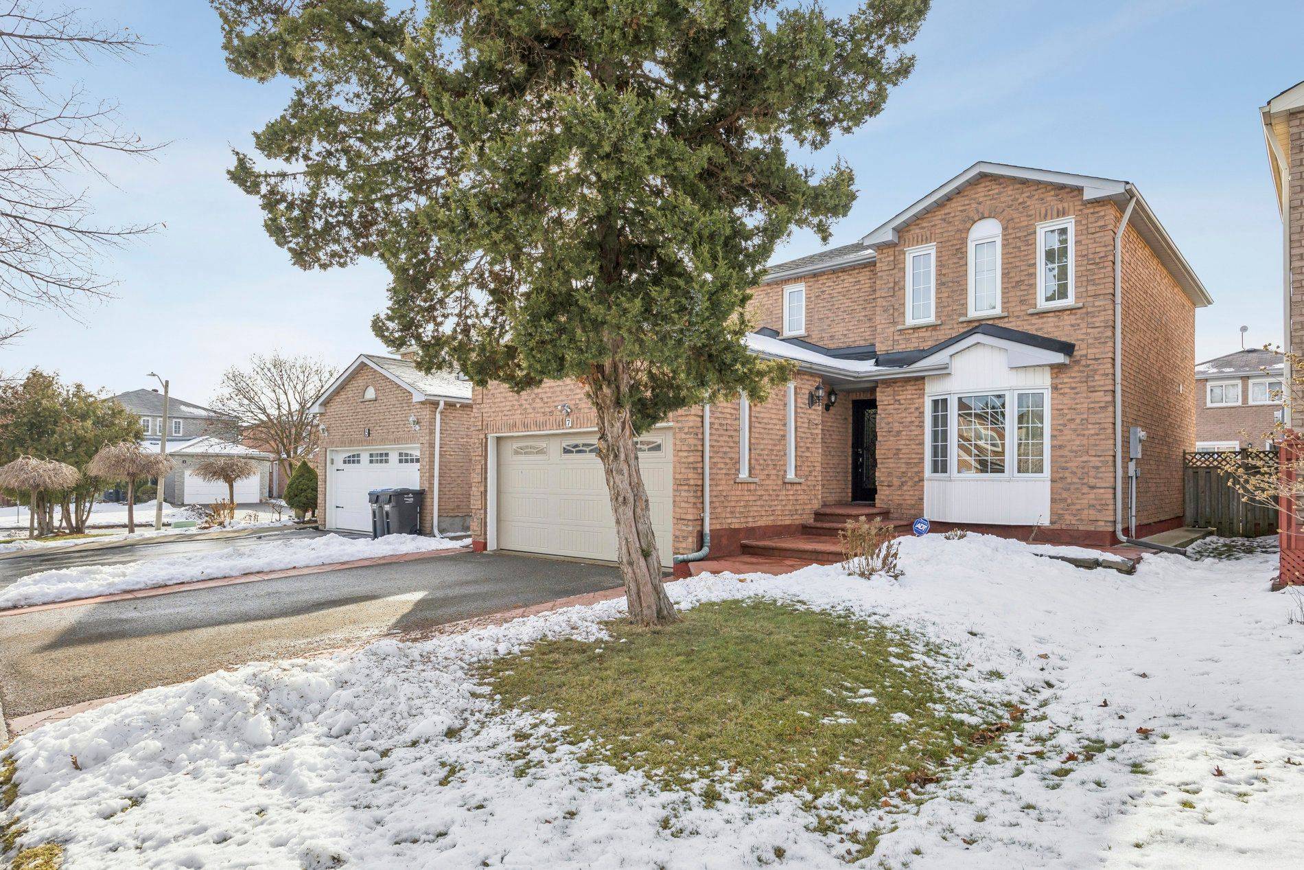 Brampton, ON L6Y 4K8,7 Duggan DR