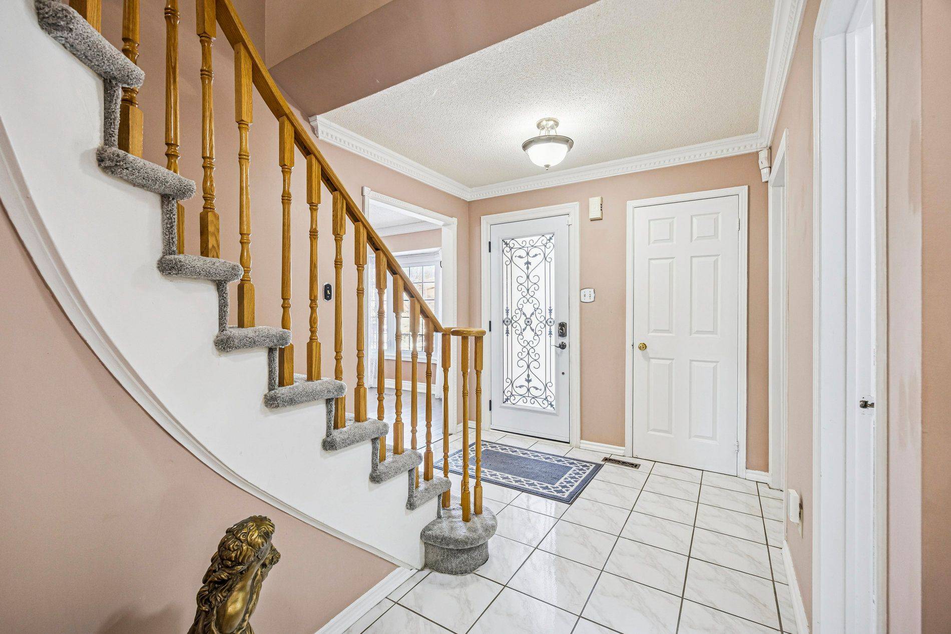 Brampton, ON L6Y 4K8,7 Duggan DR