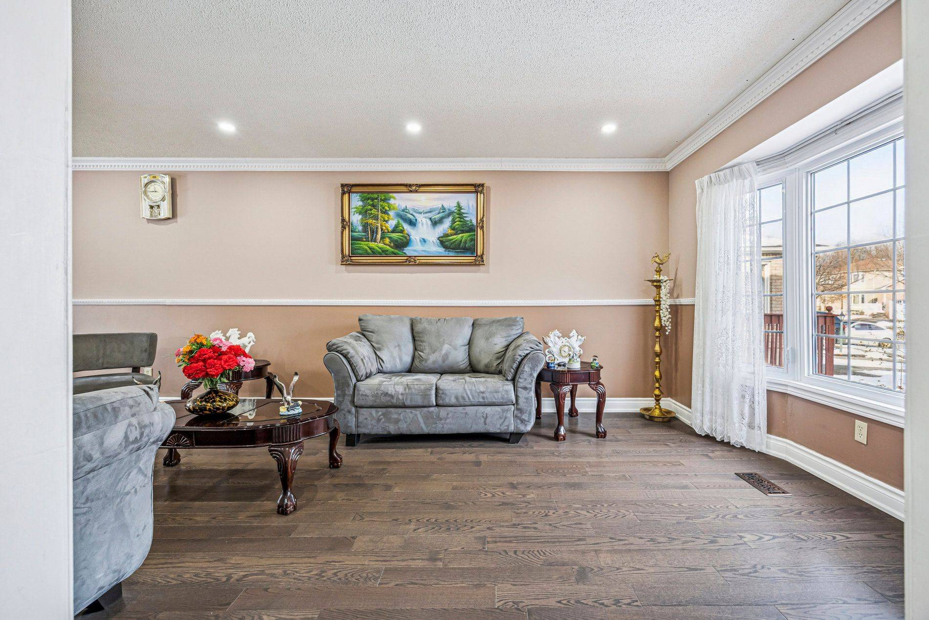 Brampton, ON L6Y 4K8,7 Duggan DR