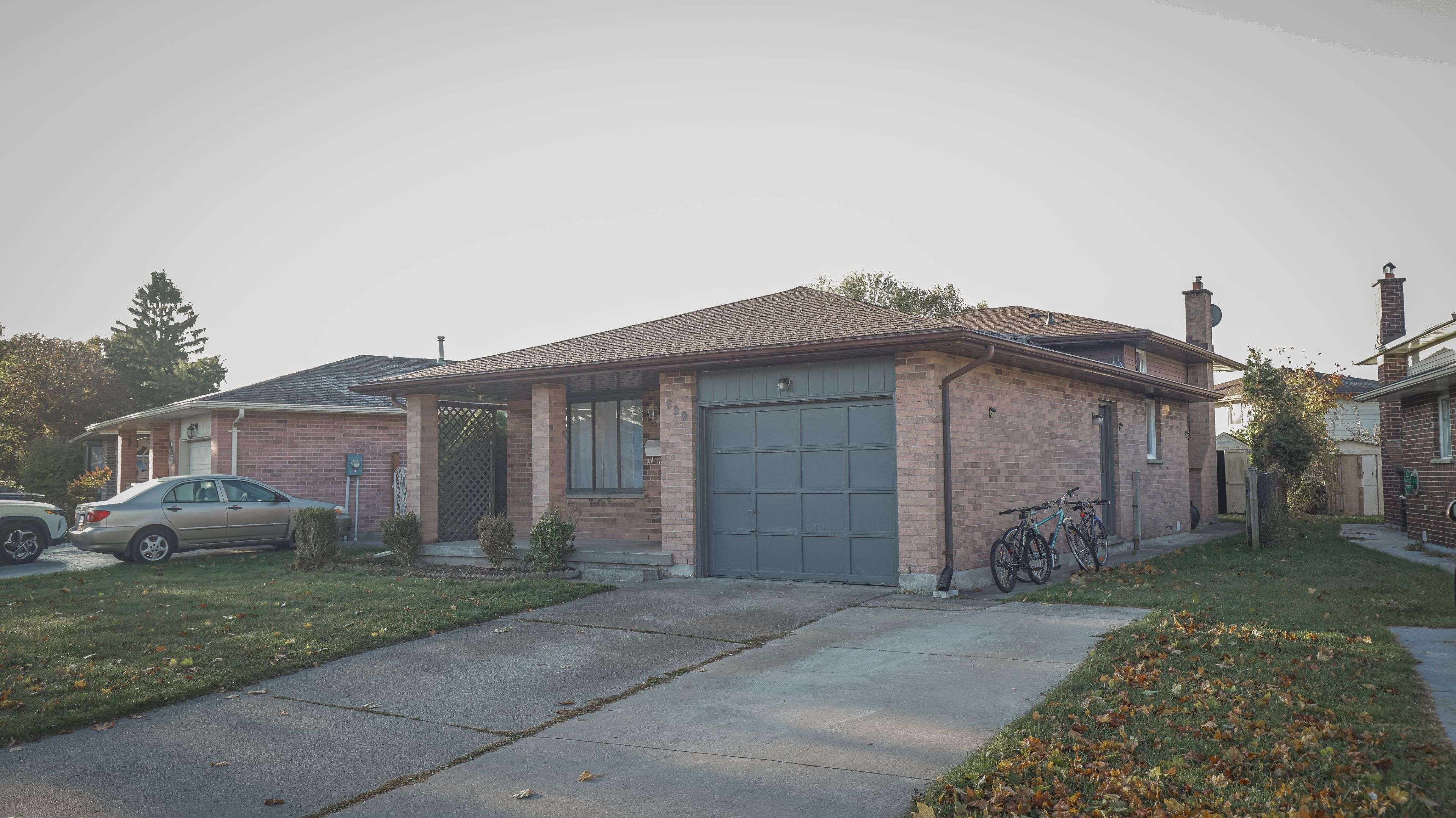 London East, ON N5W 5X1,699 Classic DR #Main