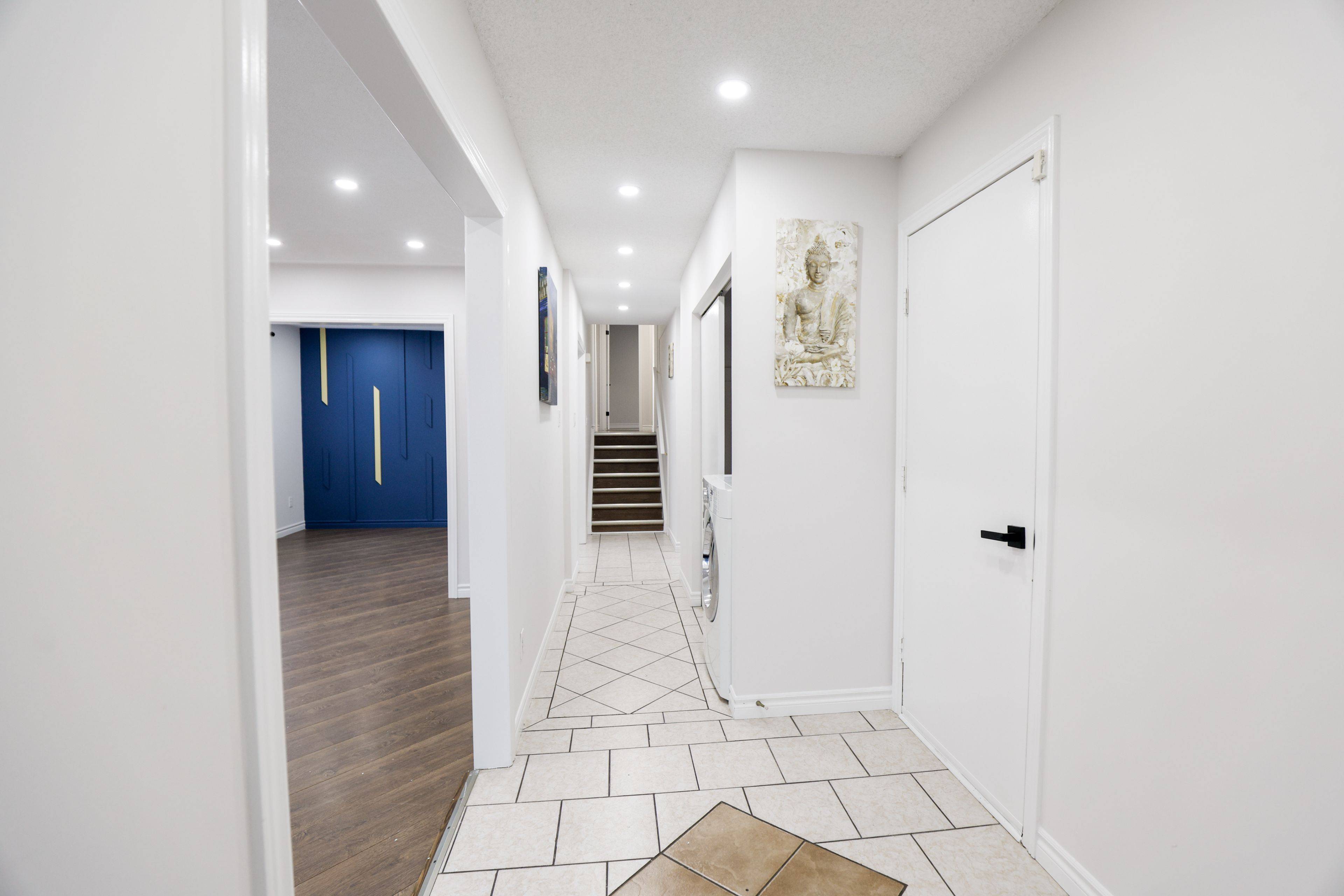 London East, ON N5W 5X1,699 Classic DR #Main