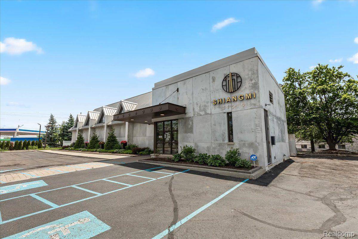 Farmington Hills, MI 48334,31519 W 12 MILE RD