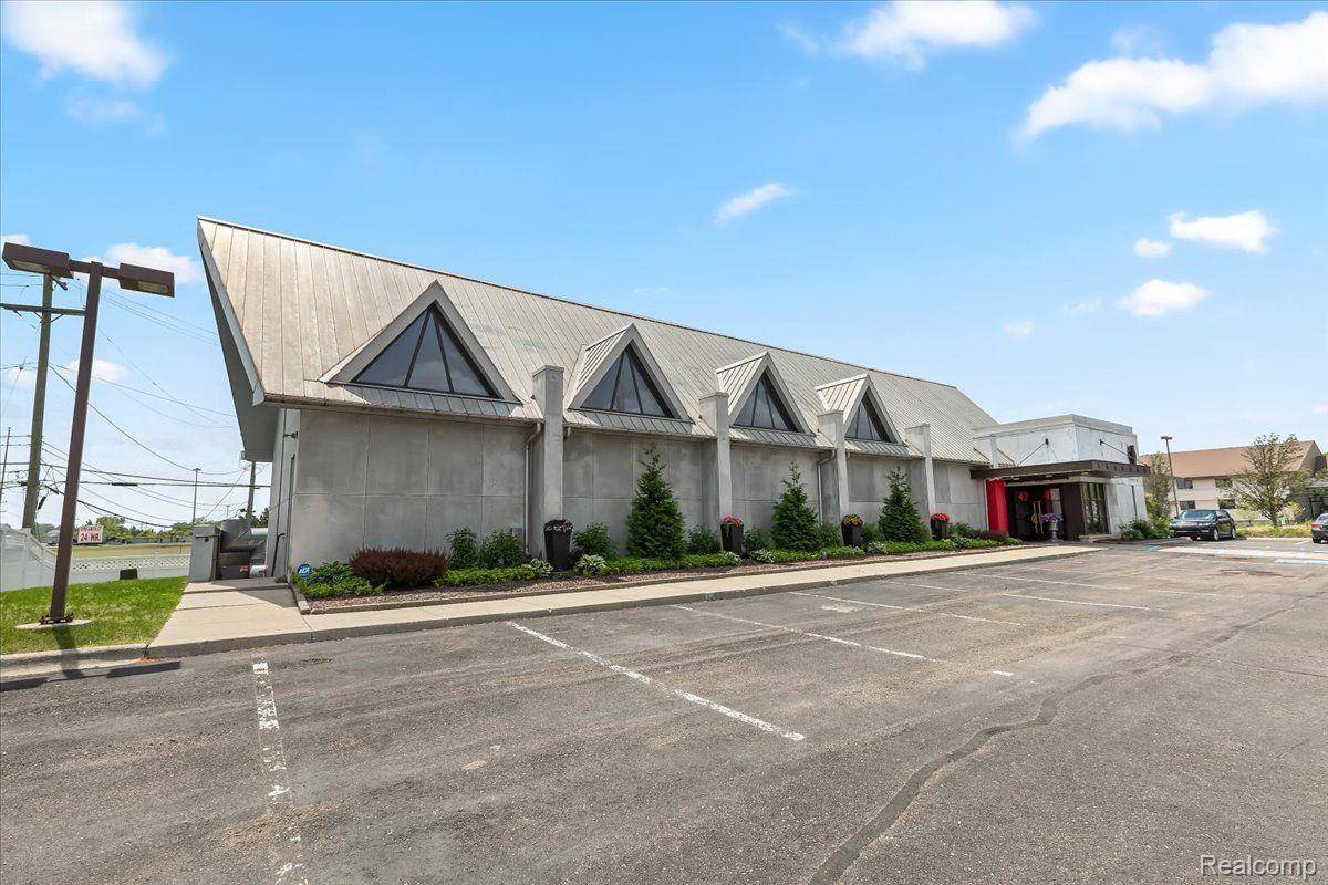 Farmington Hills, MI 48334,31519 W 12 MILE RD