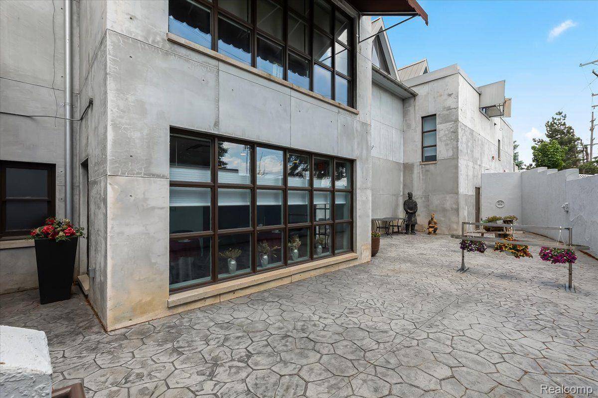 Farmington Hills, MI 48334,31519 W 12 MILE RD