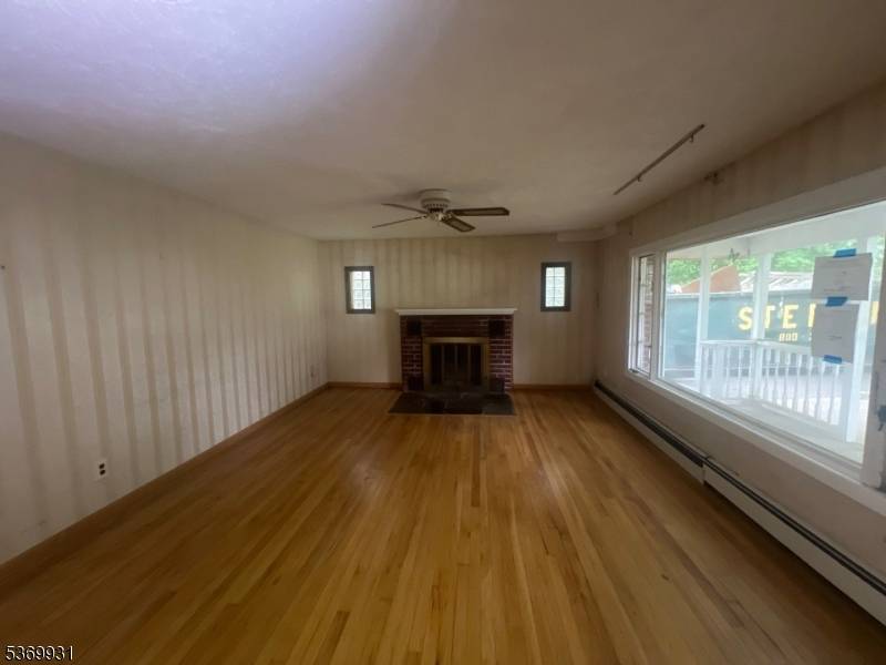 Oakland Boro, NJ 07417,37 Roth Ave