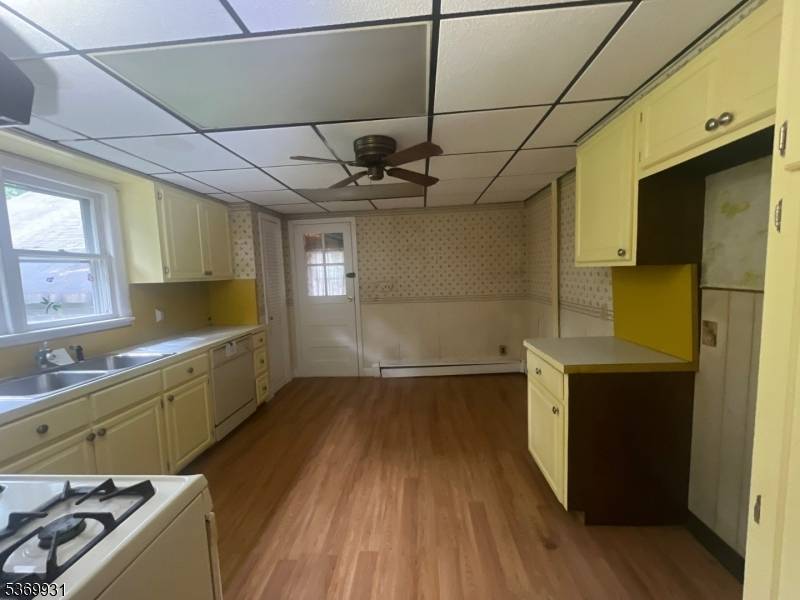 Oakland Boro, NJ 07417,37 Roth Ave