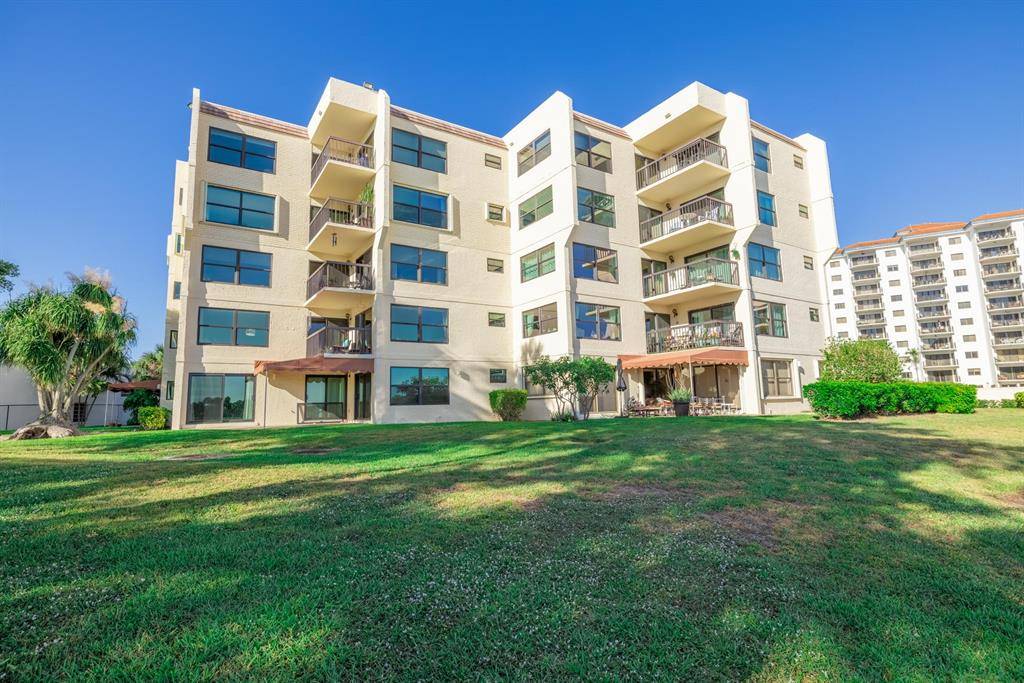 North Palm Beach, FL 33408,374 Golfview Rd #106