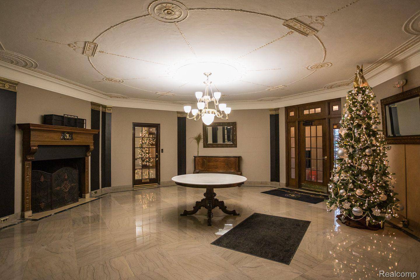 Detroit, MI 48207,2900 E JEFFERSON AVE ##A2