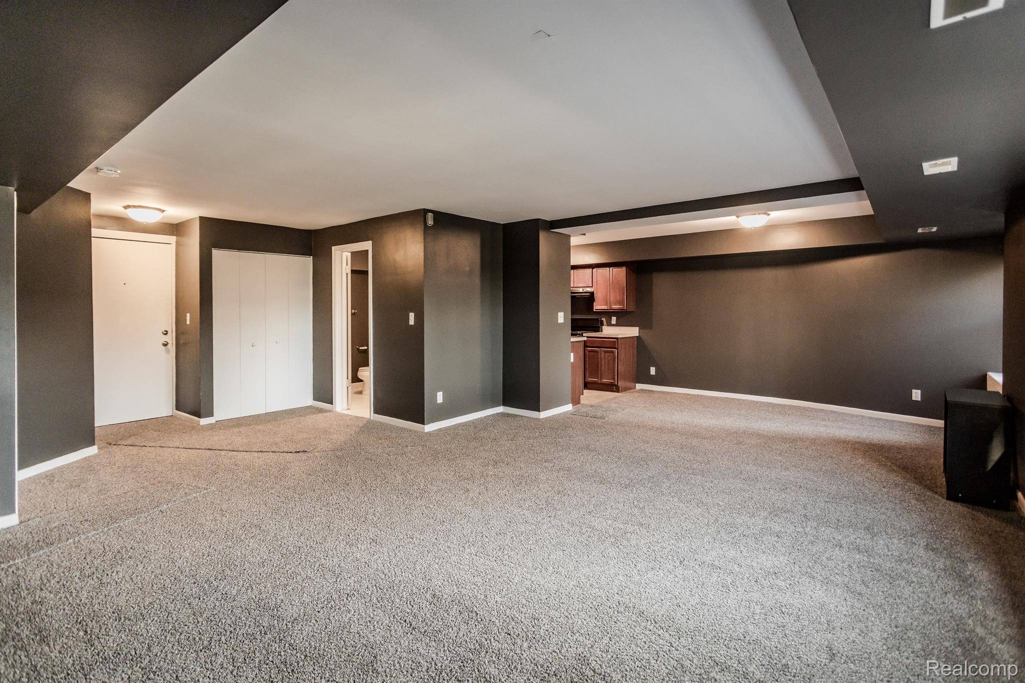 Detroit, MI 48207,2900 E JEFFERSON AVE ##A2