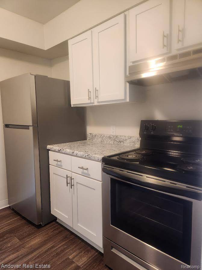 3021 N POINTE DR, Blackman Twp, MI 49202