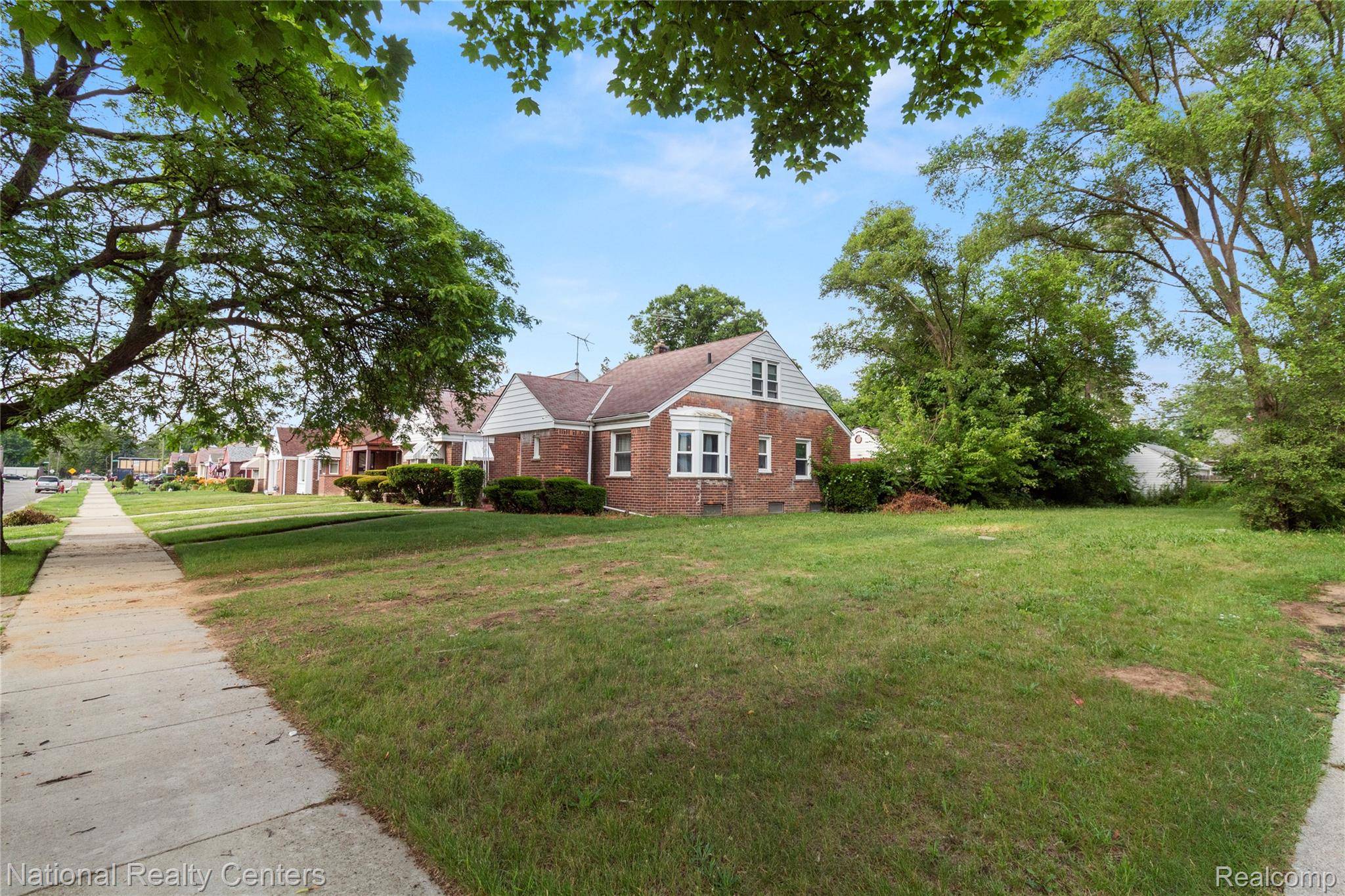 Detroit, MI 48219,18688 Glastonbury RD