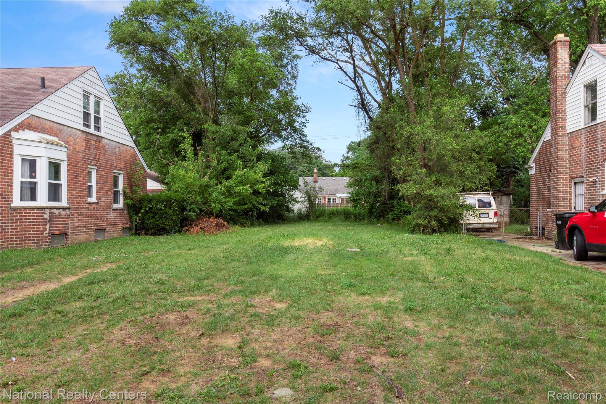 Detroit, MI 48219,18688 Glastonbury RD