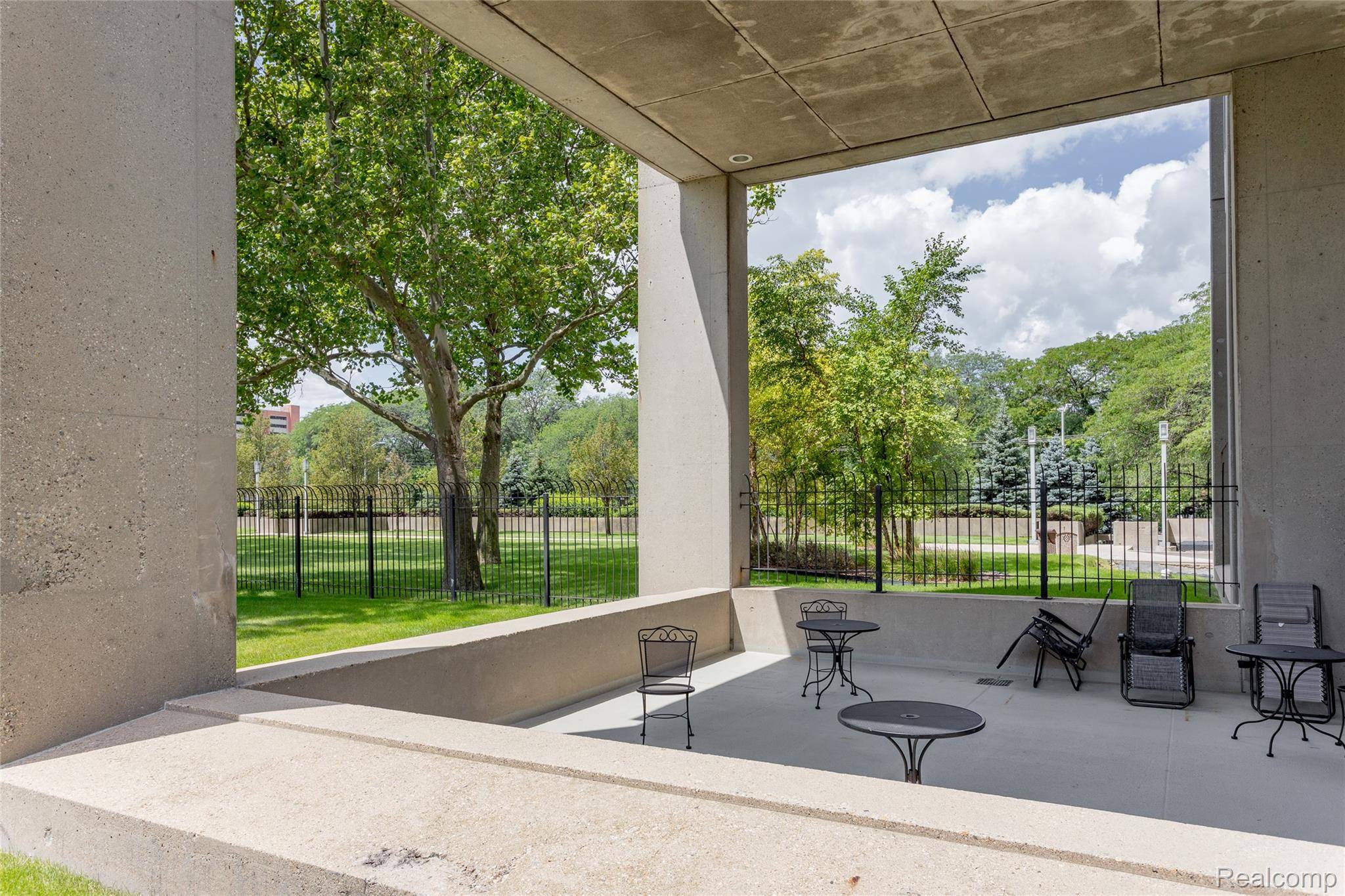 Detroit, MI 48207,1300 E Lafayette ST #212