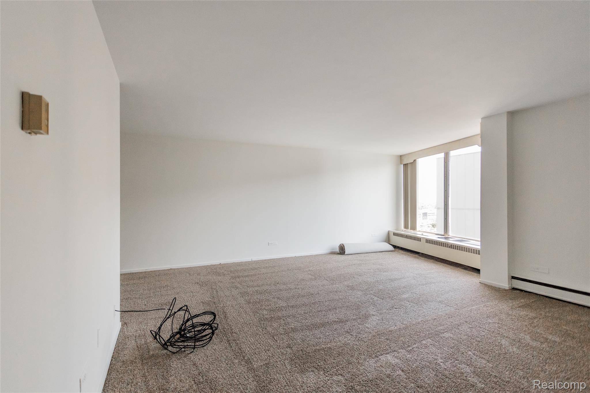 Detroit, MI 48214,8200 E Jefferson AVE #1605