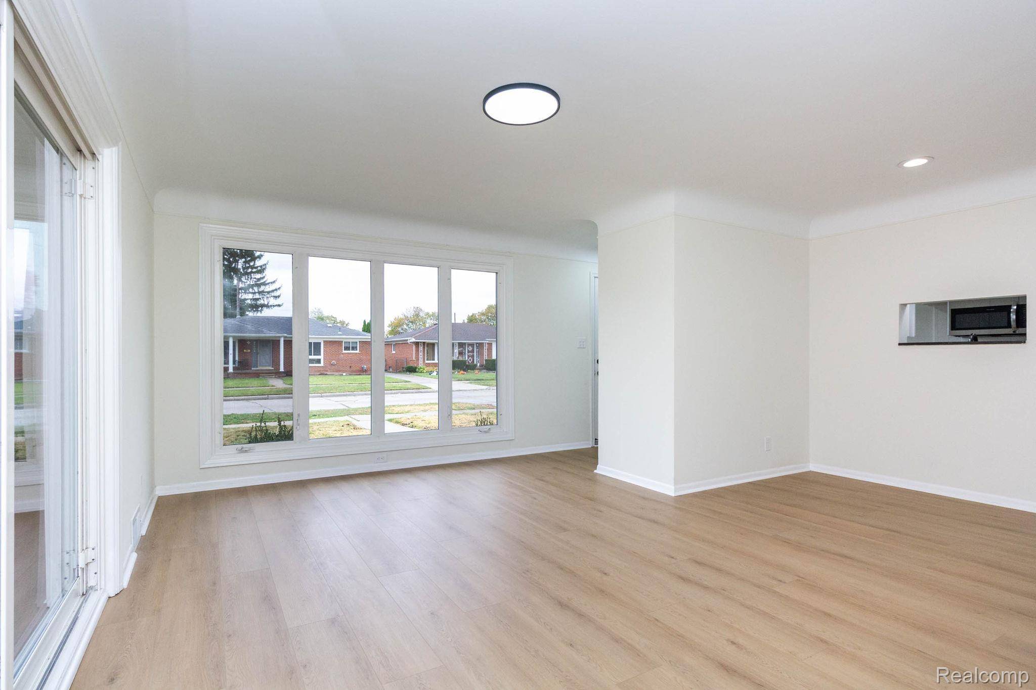 Warren, MI 48093,28805 Palm Beach DR