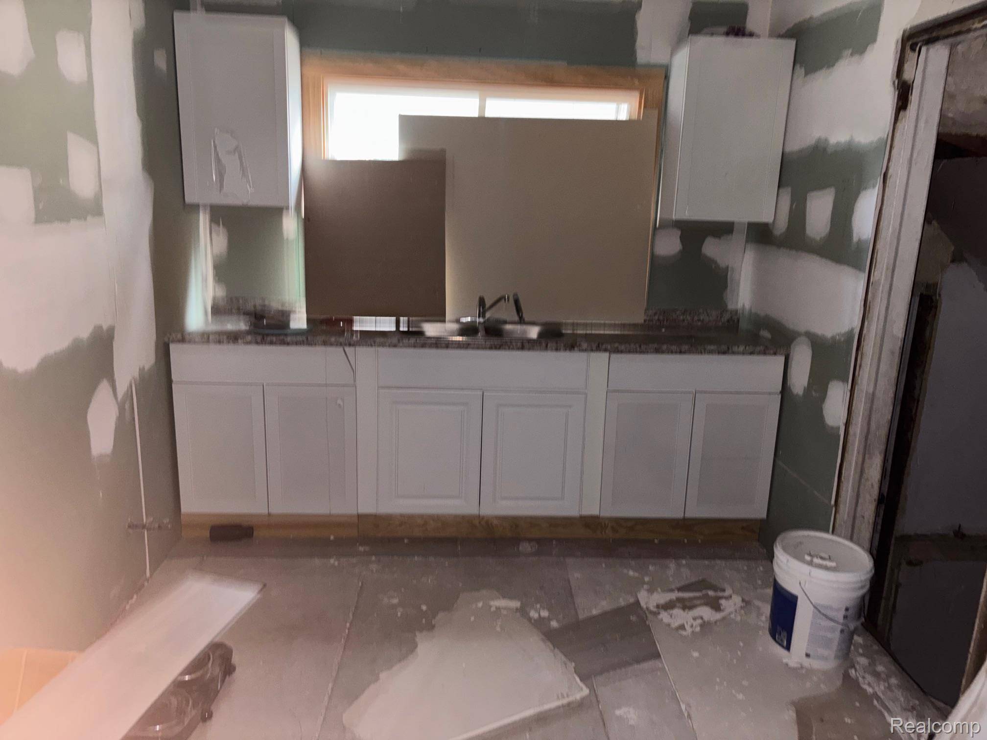 Detroit, MI 48204,10328 Crocuslawn ST