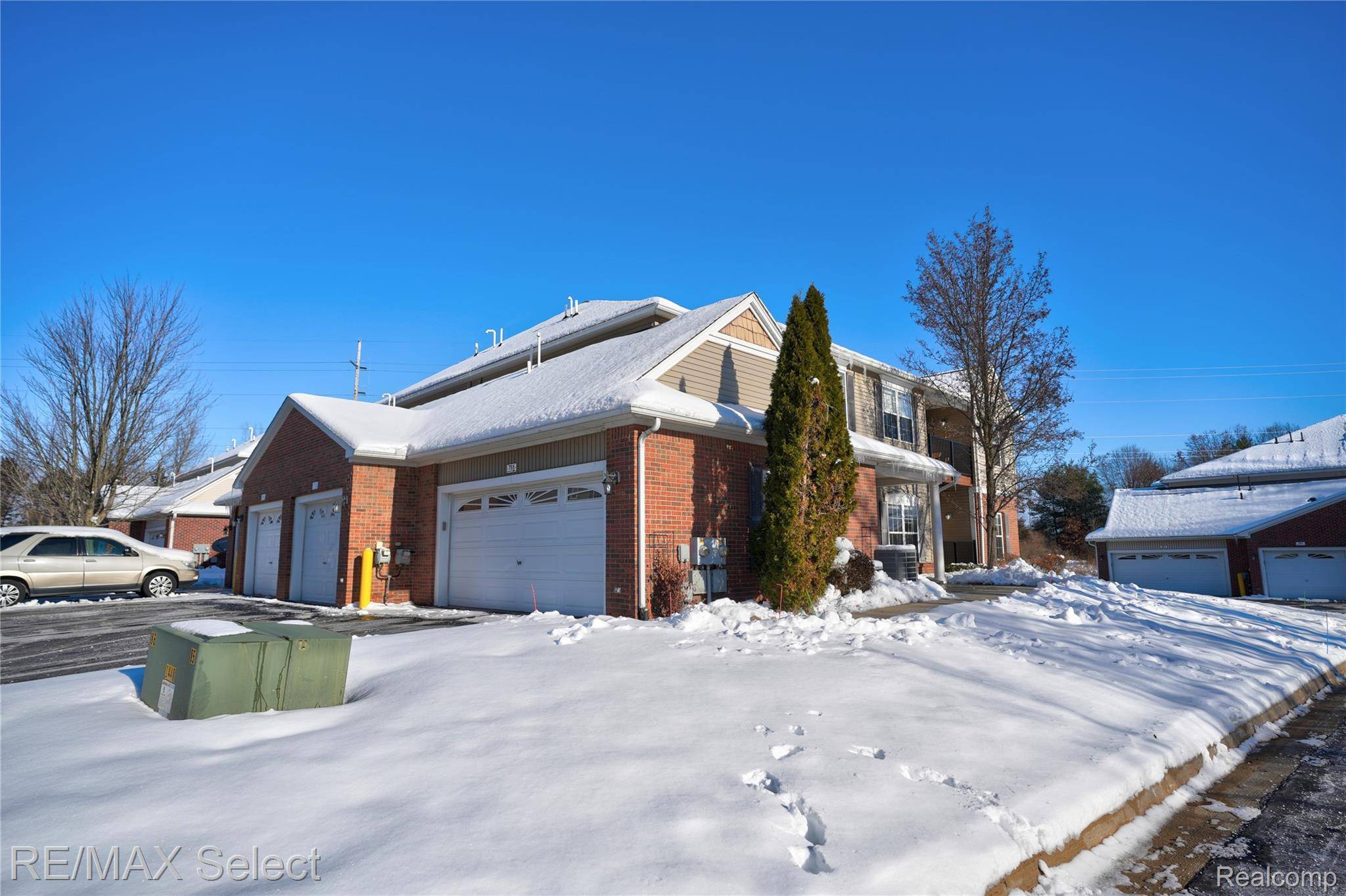 Fenton, MI 48430,753 Eagle DR