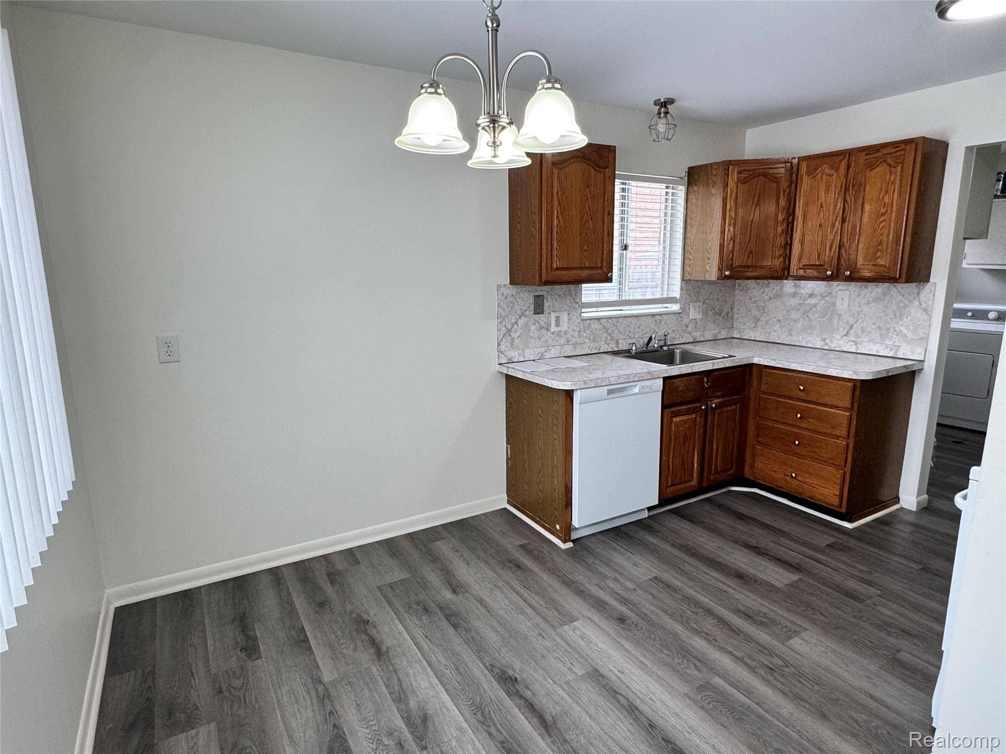 Roseville, MI 48066,17459 Roseville BLVD