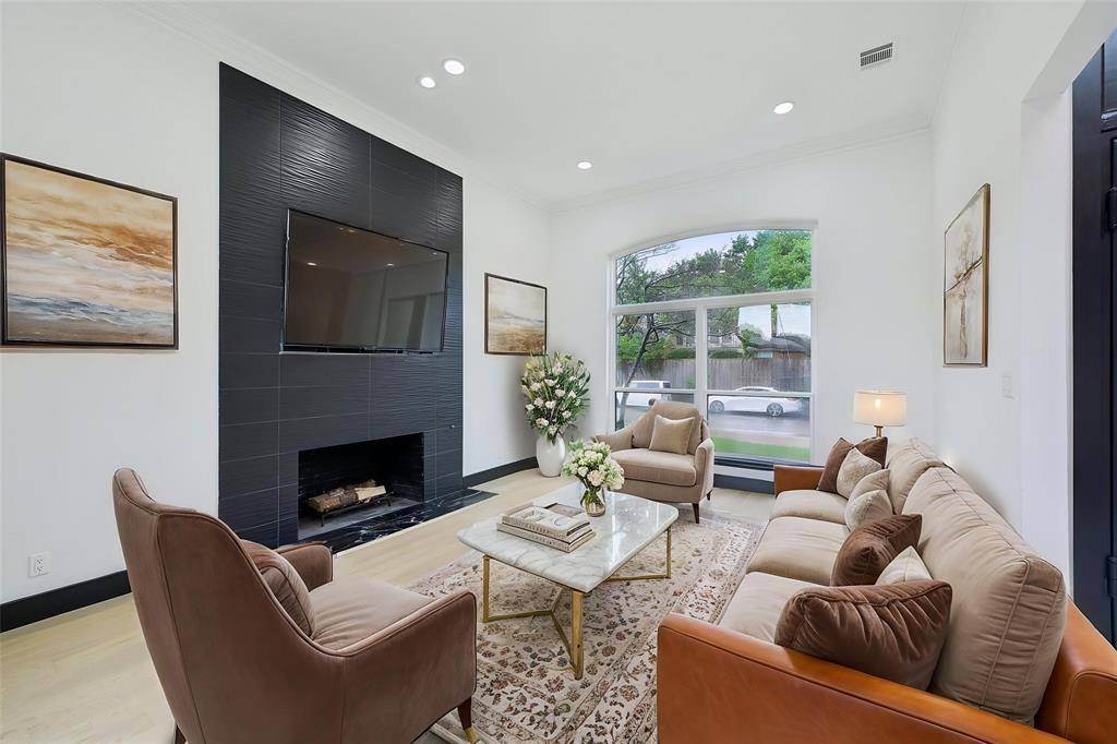 Dallas, TX 75287,4219 Hollow Oak Drive