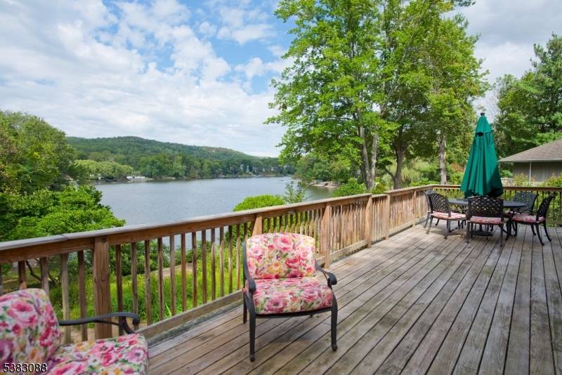 Oakland Boro, NJ 07436,31 Lakeshore Dr