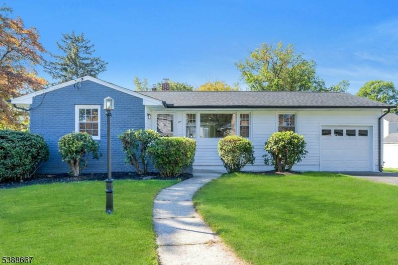 Clark Twp., NJ 07066,1 Crestwood Ln