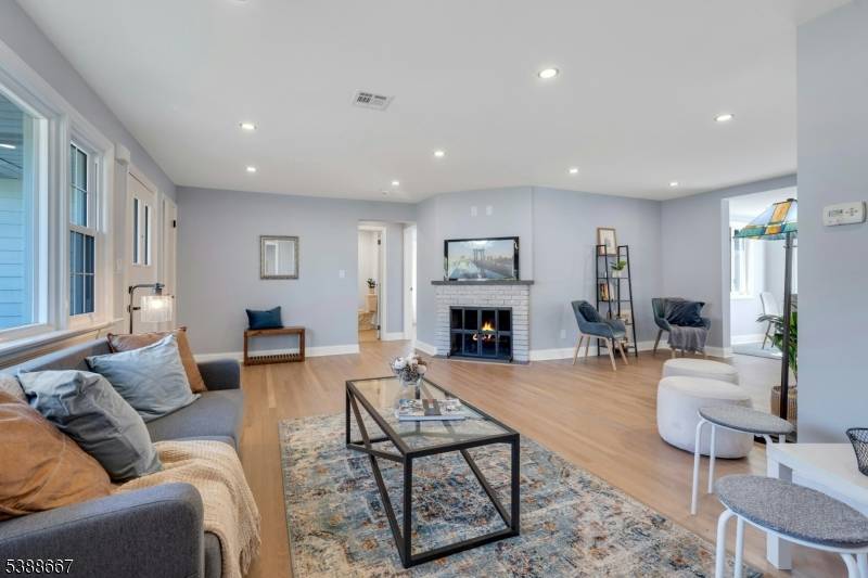 Clark Twp., NJ 07066,1 Crestwood Ln