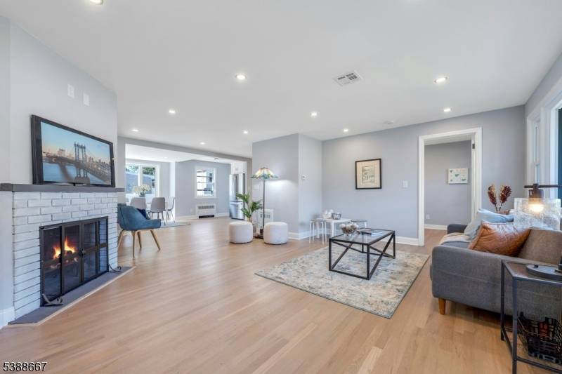 Clark Twp., NJ 07066,1 Crestwood Ln